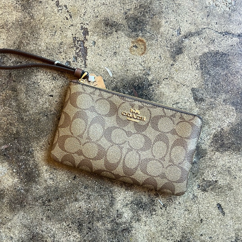 Mint condition, Coach signature wristlet